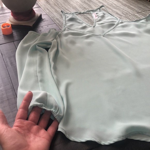 #109 NWOT Shoulder Baring Lightweight Aqua Blouse - Picture 9 of 15